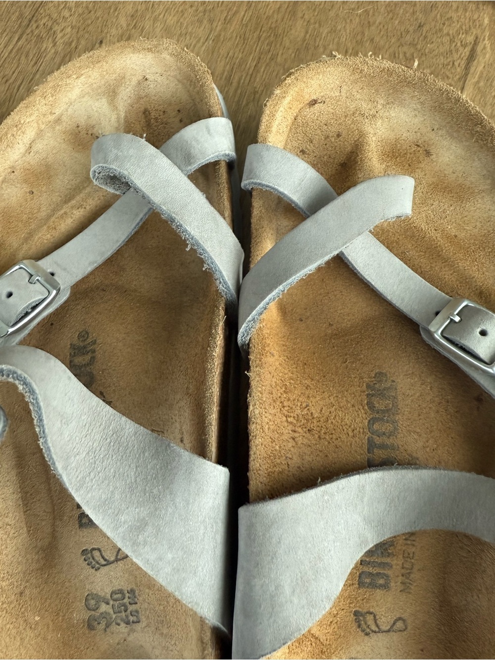 Birkenstock Women’s Light Gray Suede Crisscross Buckle Sandals 39 - Picture 3 of 5